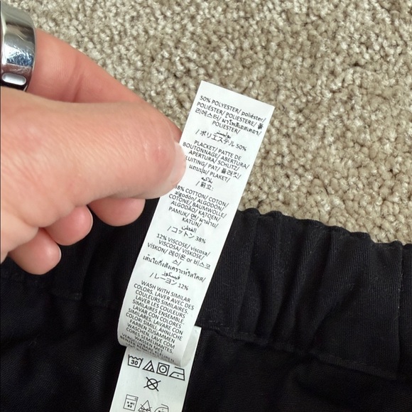 Alo Yoga Mid-Rise Scout Cargo Wide Leg Pant Black - Picture 12 of 14